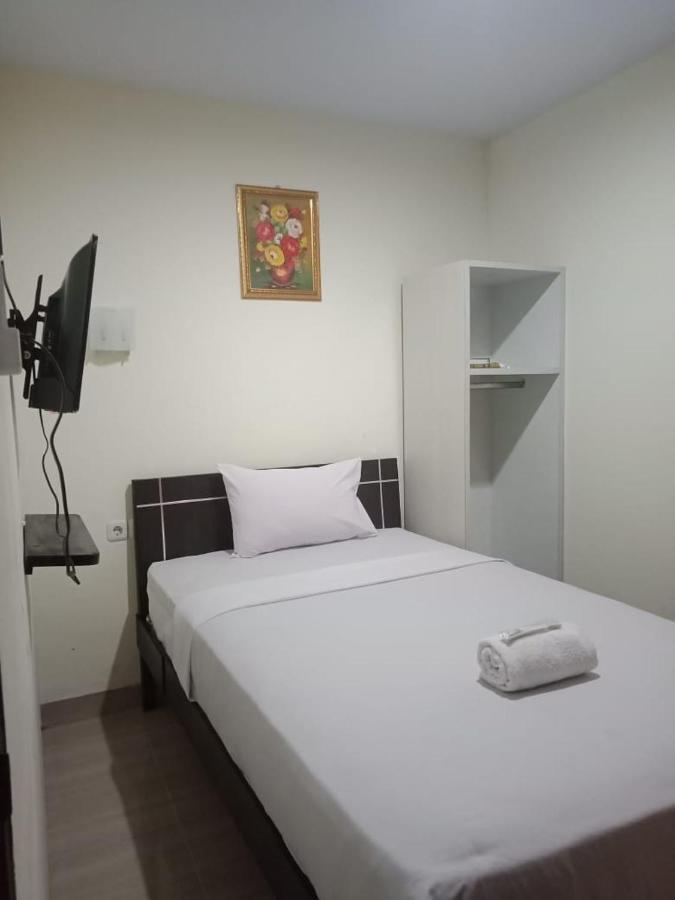Hotel Meganita Mamuju Eksteriør bilde